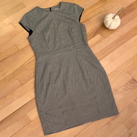 H&M Black and White Houndstooth Print Cap Sleeve Dress - Picture 2 of 9